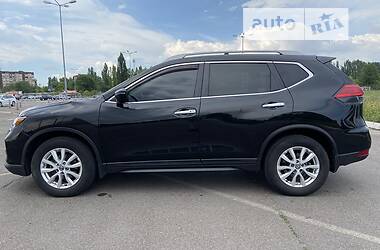 Внедорожник / Кроссовер Nissan Rogue 2017 в Кривом Роге