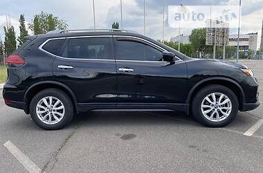 Внедорожник / Кроссовер Nissan Rogue 2017 в Кривом Роге