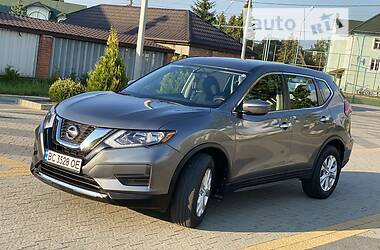 Внедорожник / Кроссовер Nissan Rogue 2017 в Львове