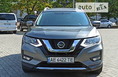 Позашляховик / Кросовер Nissan Rogue 2017 в 