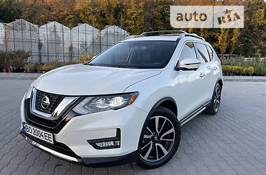 Внедорожник / Кроссовер Nissan Rogue 2018 в 