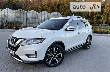 Внедорожник / Кроссовер Nissan Rogue 2018 в 