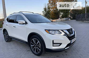 Внедорожник / Кроссовер Nissan Rogue 2018 в 