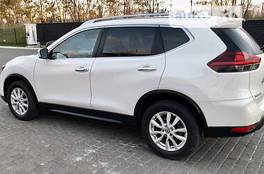 Внедорожник / Кроссовер Nissan Rogue 2018 в 