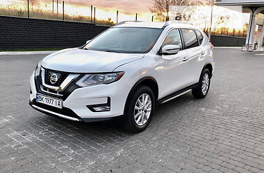 Внедорожник / Кроссовер Nissan Rogue 2018 в 