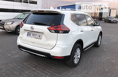 Внедорожник / Кроссовер Nissan Rogue 2018 в 