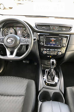 Внедорожник / Кроссовер Nissan Rogue 2018 в 