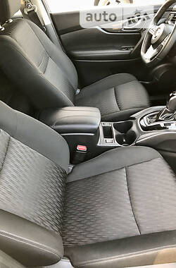 Внедорожник / Кроссовер Nissan Rogue 2018 в 