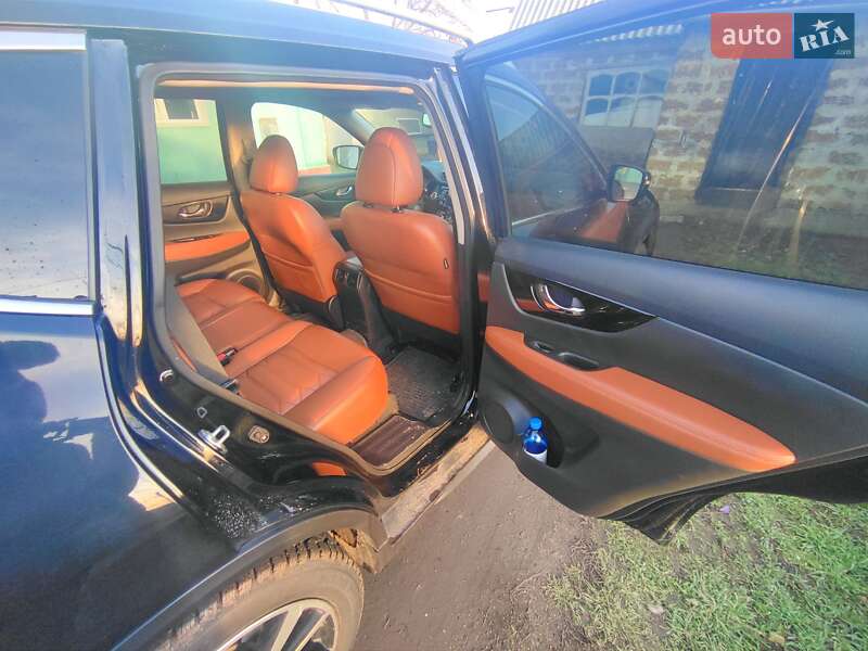 Внедорожник / Кроссовер Nissan Rogue 2019 в Первомайске