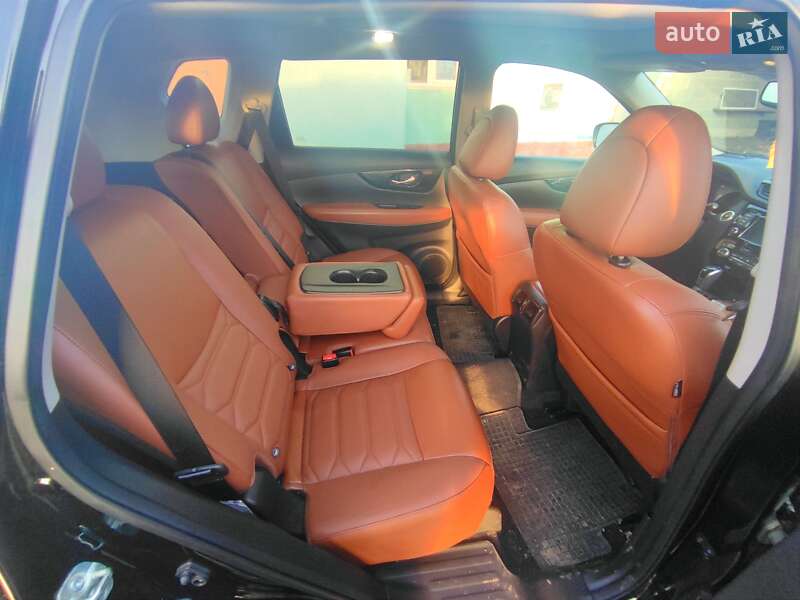 Внедорожник / Кроссовер Nissan Rogue 2019 в Первомайске