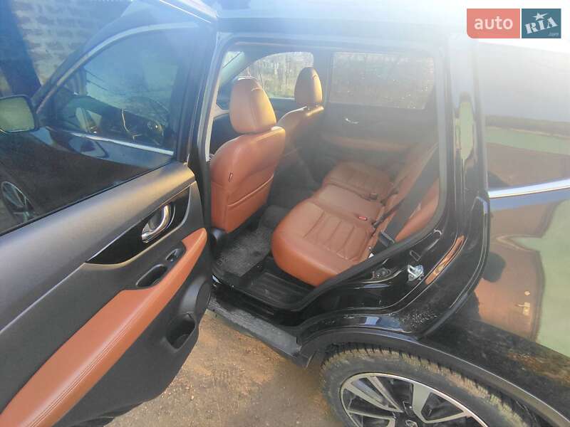 Внедорожник / Кроссовер Nissan Rogue 2019 в Первомайске