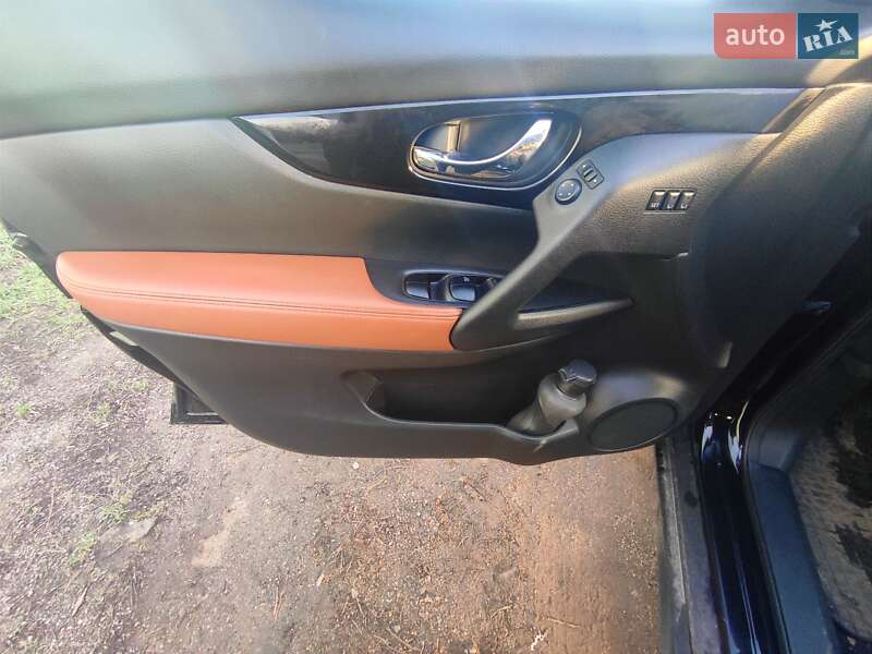 Внедорожник / Кроссовер Nissan Rogue 2019 в Первомайске