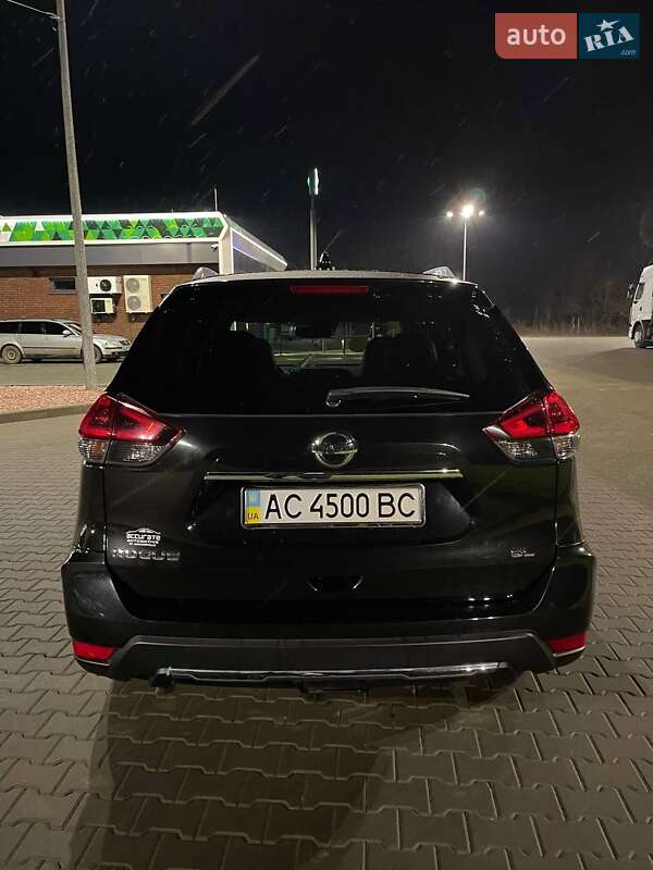 Позашляховик / Кросовер Nissan Rogue 2017 в Луцьку