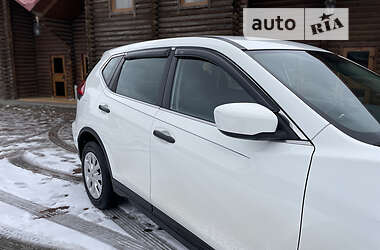 Внедорожник / Кроссовер Nissan Rogue 2017 в 