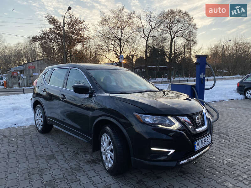 Внедорожник / Кроссовер Nissan Rogue 2017 в Луцке