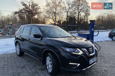 Внедорожник / Кроссовер Nissan Rogue 2017 в 