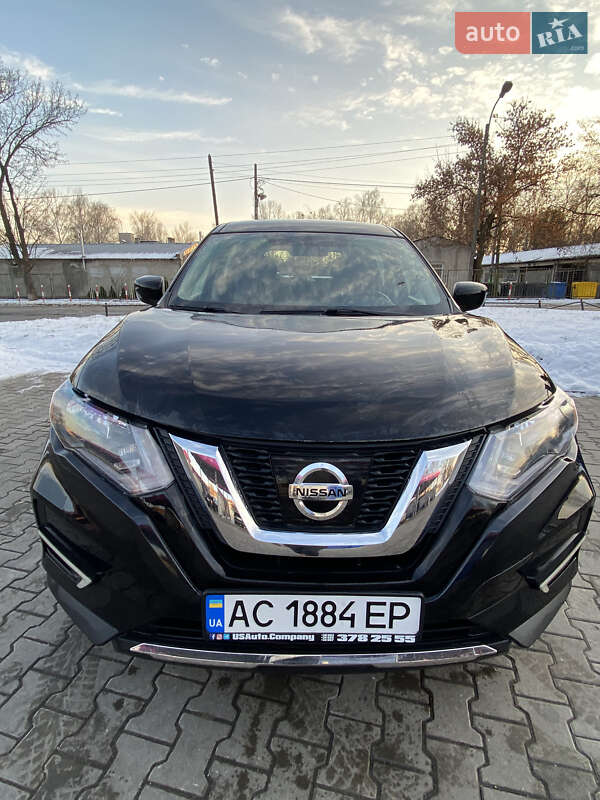 Внедорожник / Кроссовер Nissan Rogue 2017 в Луцке