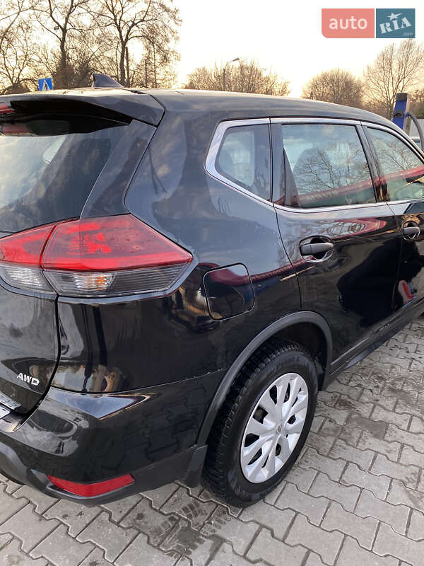Внедорожник / Кроссовер Nissan Rogue 2017 в Луцке