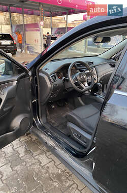 Внедорожник / Кроссовер Nissan Rogue 2017 в 