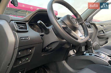 Внедорожник / Кроссовер Nissan Rogue 2017 в 
