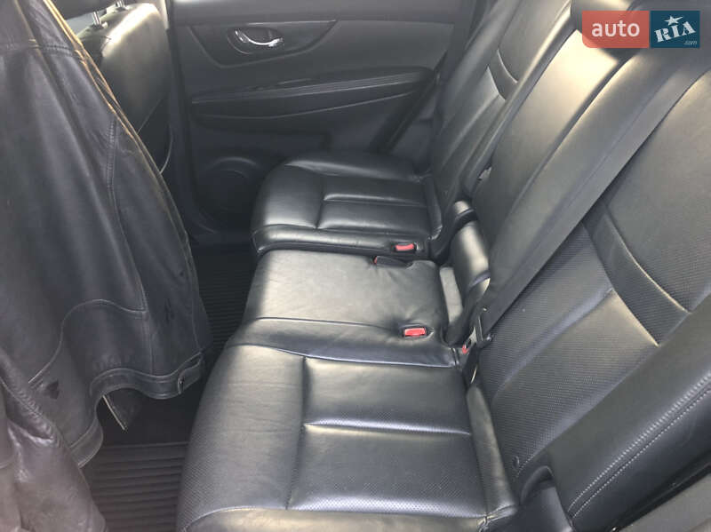 Позашляховик / Кросовер Nissan Rogue 2013 в Окнах