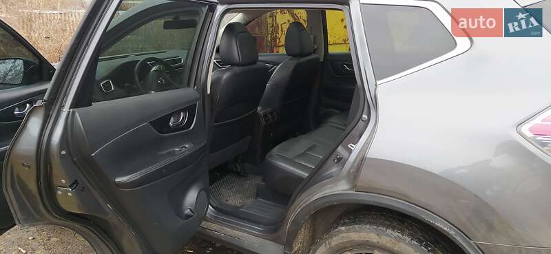 Позашляховик / Кросовер Nissan Rogue 2015 в Зміїві