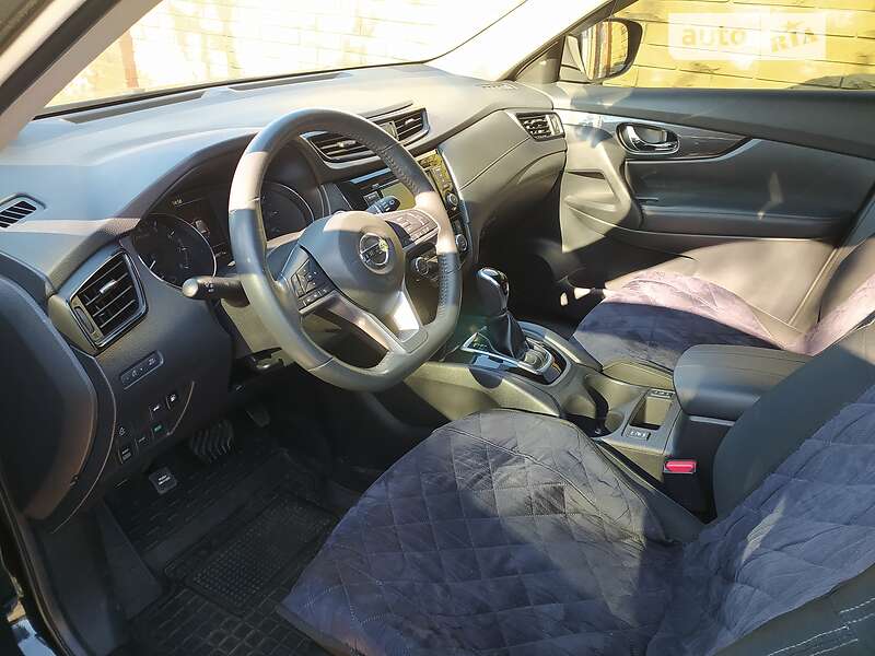 Внедорожник / Кроссовер Nissan Rogue 2017 в Светловодске