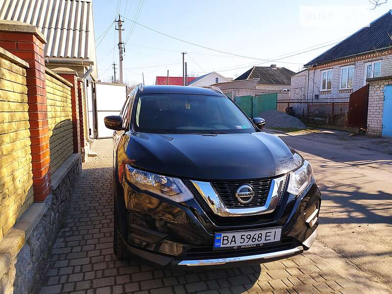 Внедорожник / Кроссовер Nissan Rogue 2017 в Светловодске