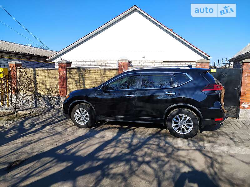 Внедорожник / Кроссовер Nissan Rogue 2017 в Светловодске