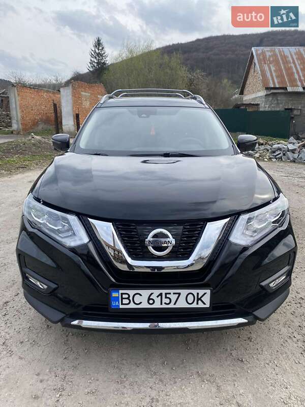Внедорожник / Кроссовер Nissan Rogue 2017 в Золочеве