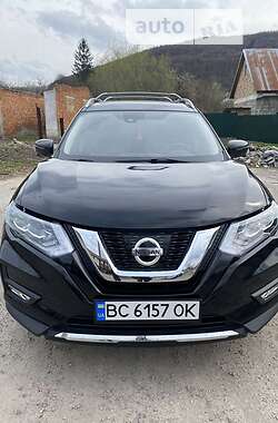 Позашляховик / Кросовер Nissan Rogue 2017 в Золочеві