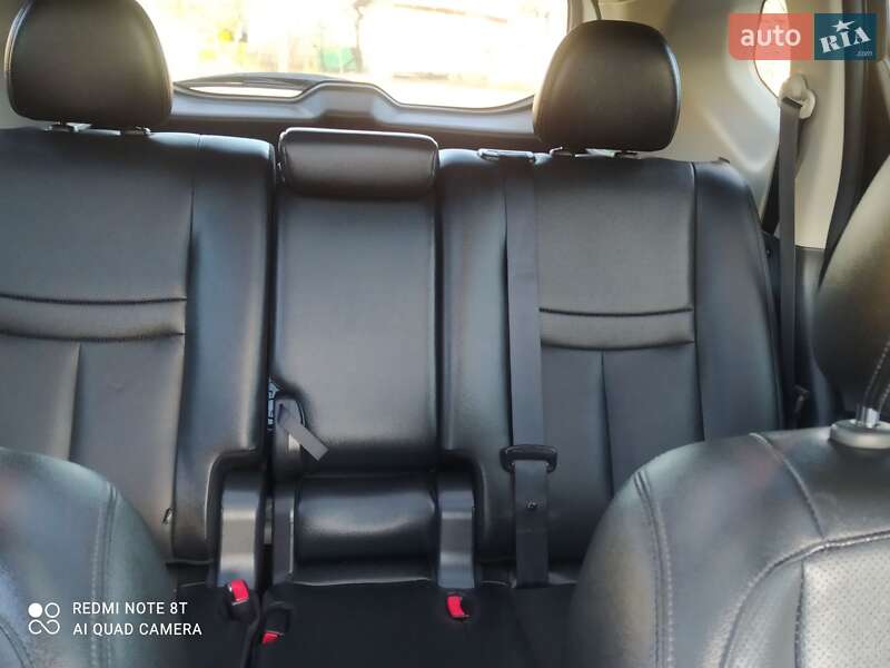 Внедорожник / Кроссовер Nissan Rogue 2017 в Золочеве