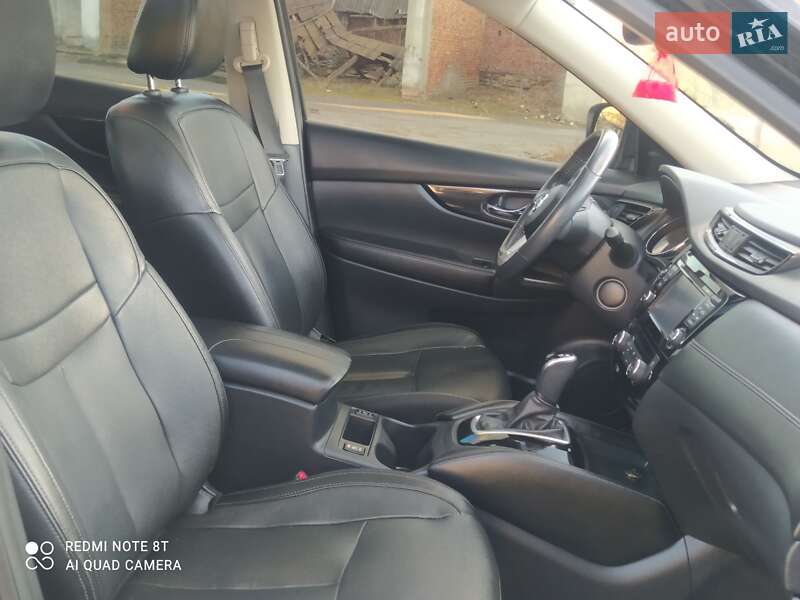 Внедорожник / Кроссовер Nissan Rogue 2017 в Золочеве