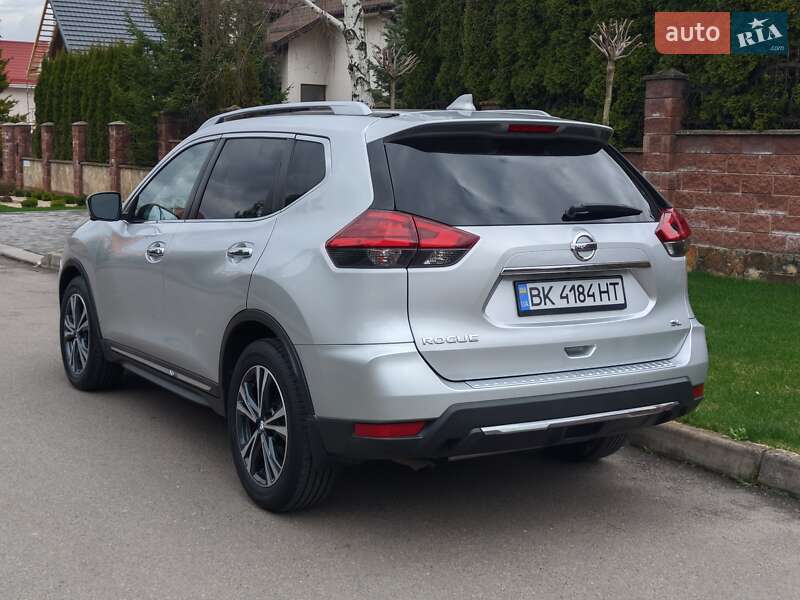 Внедорожник / Кроссовер Nissan Rogue 2017 в Ровно