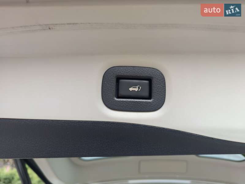 Внедорожник / Кроссовер Nissan Rogue 2017 в Ровно