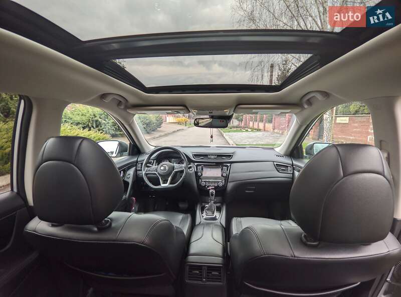 Внедорожник / Кроссовер Nissan Rogue 2017 в Ровно