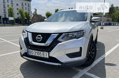 Внедорожник / Кроссовер Nissan Rogue 2017 в 
