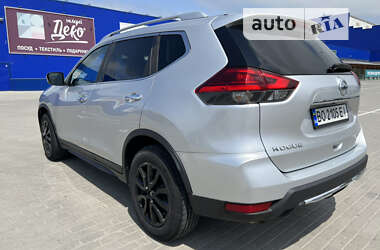 Внедорожник / Кроссовер Nissan Rogue 2017 в 