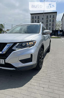 Внедорожник / Кроссовер Nissan Rogue 2017 в 