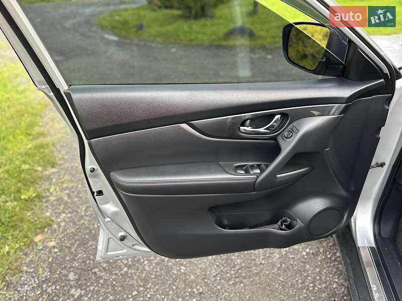 Внедорожник / Кроссовер Nissan Rogue 2016 в Сколе