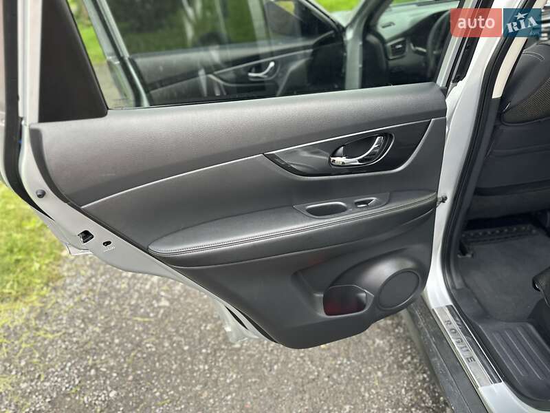 Внедорожник / Кроссовер Nissan Rogue 2016 в Сколе