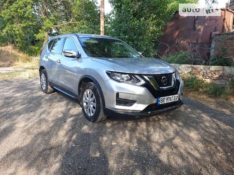 Внедорожник / Кроссовер Nissan Rogue 2017 в Николаеве