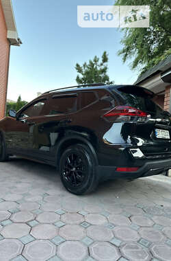 Внедорожник / Кроссовер Nissan Rogue 2018 в 