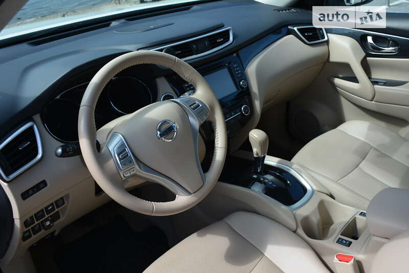 Позашляховик / Кросовер Nissan Rogue 2015 в Києві