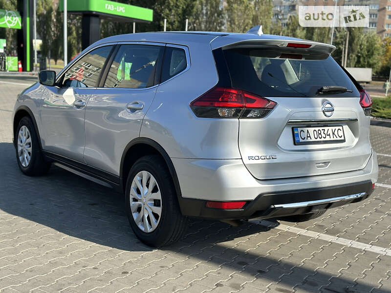 Позашляховик / Кросовер Nissan Rogue 2017 в Черкасах