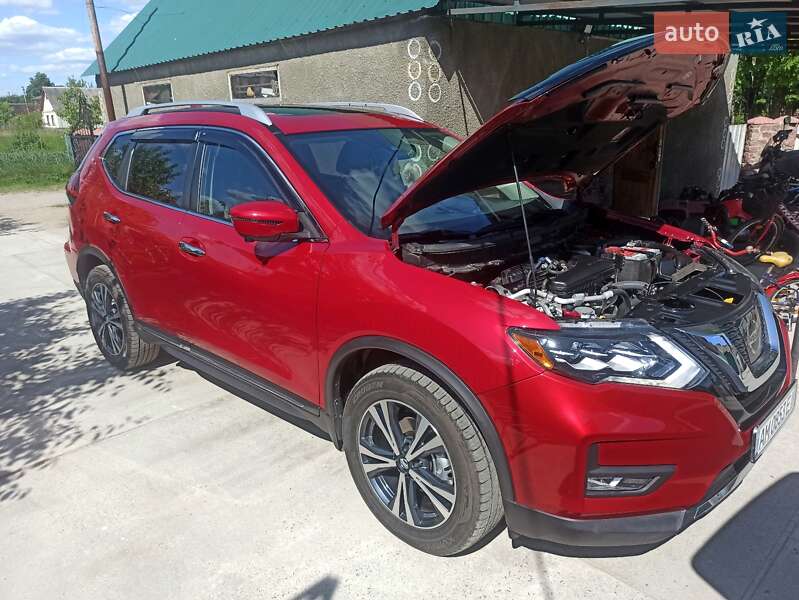 Внедорожник / Кроссовер Nissan Rogue 2017 в Романове