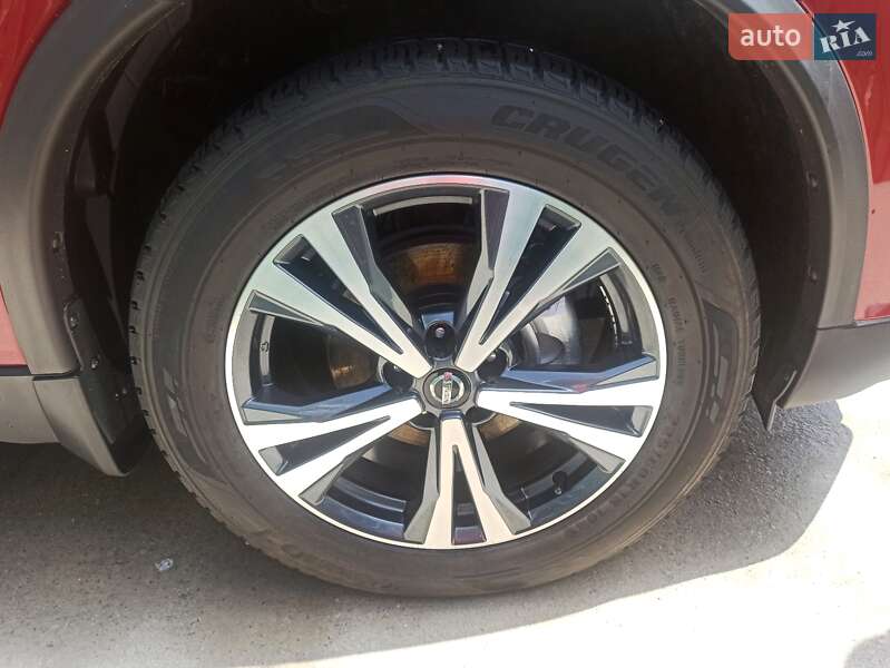 Внедорожник / Кроссовер Nissan Rogue 2017 в Романове