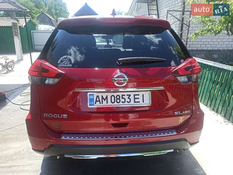 Внедорожник / Кроссовер Nissan Rogue 2017 в Романове