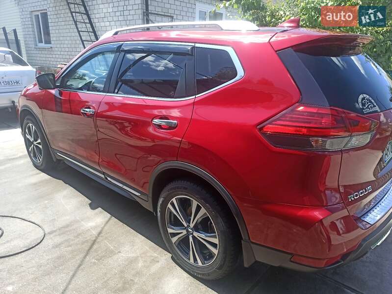 Внедорожник / Кроссовер Nissan Rogue 2017 в Романове