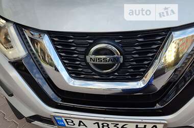 Внедорожник / Кроссовер Nissan Rogue 2018 в 